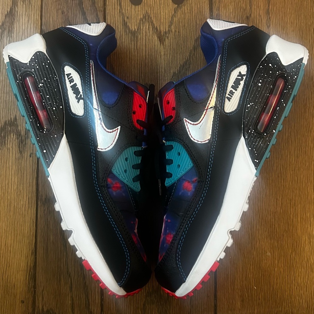 Nike Air Max 90’s Supernova 9.5 Men is an 11 in Women